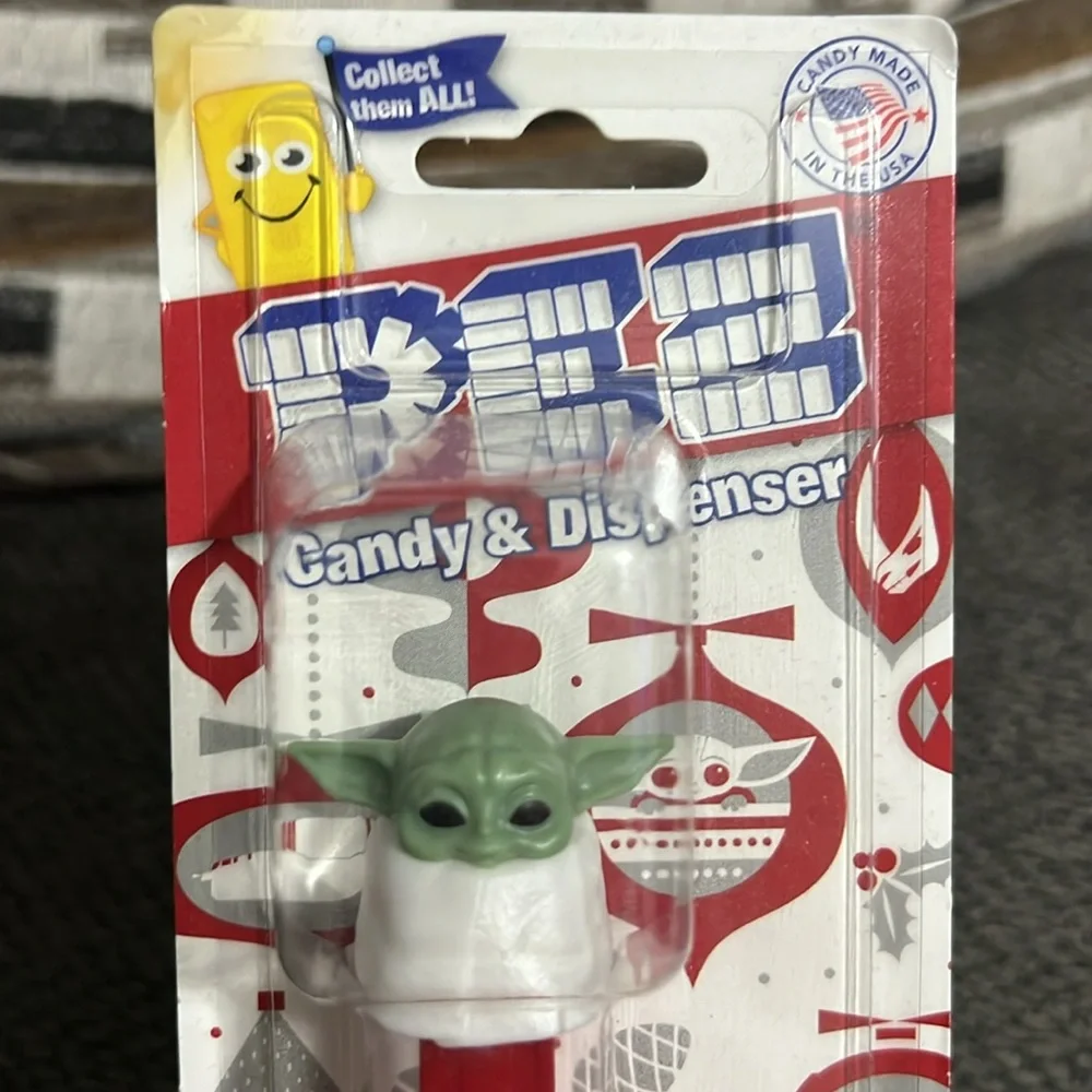 Star Wars Mandalorian PEZ Candy Dispenser - Red